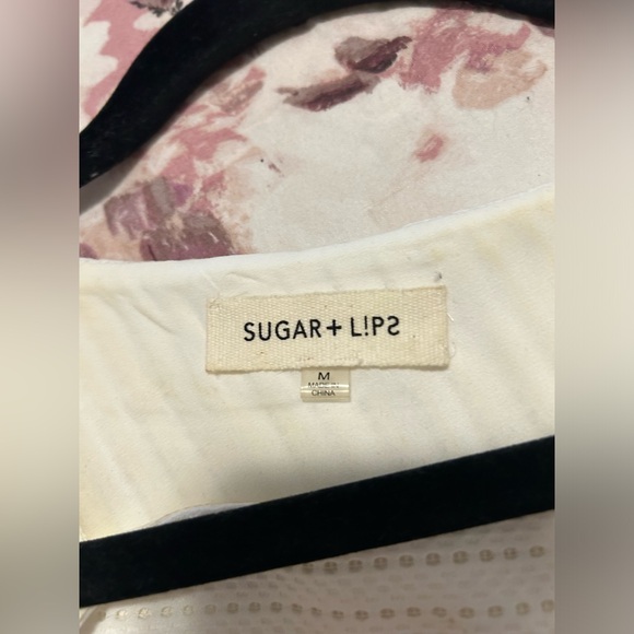 SUGAR LIPS - Beautiful white skater style dress with key hole back! - Picture 3 of 3